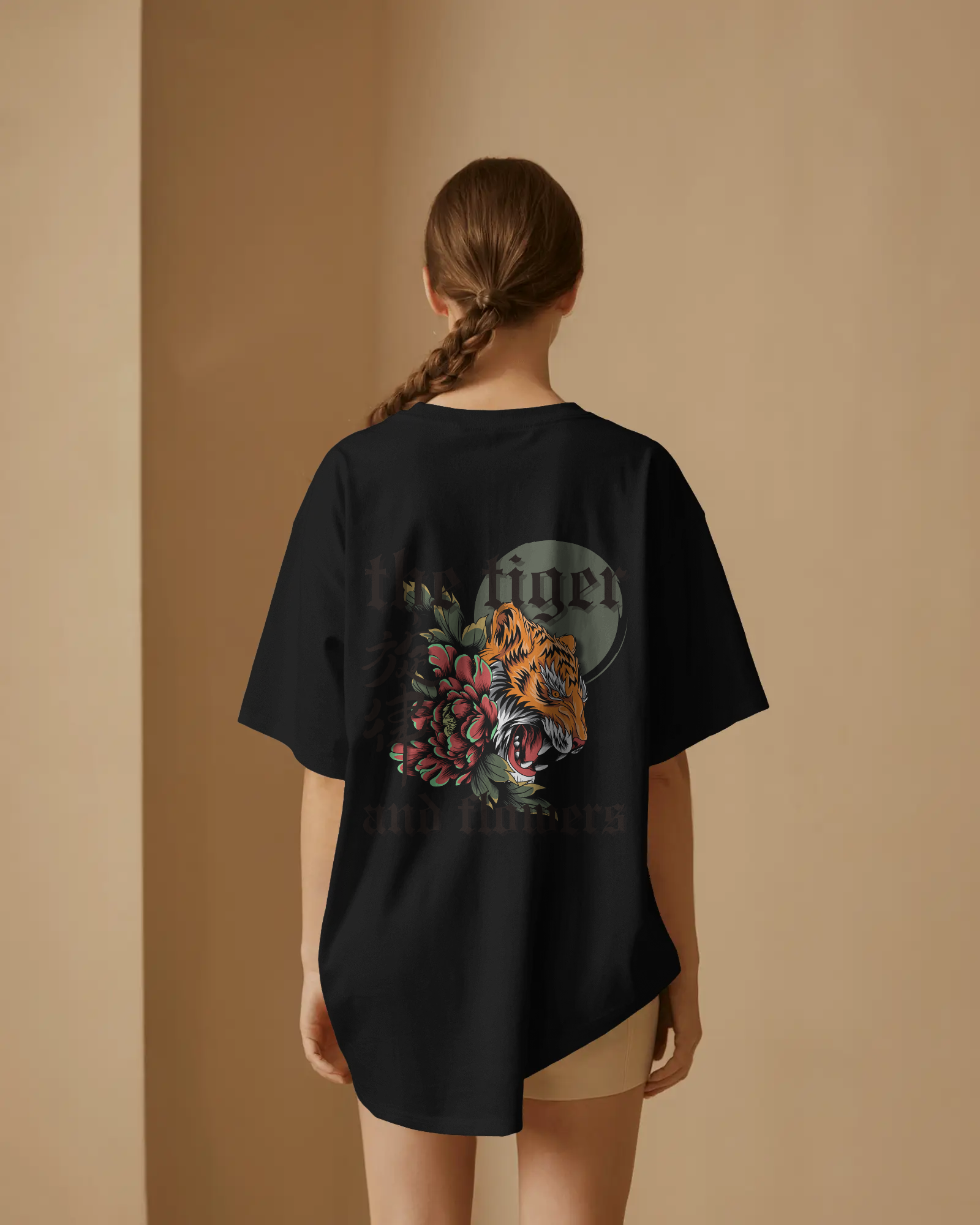 Tiger and Flowers - Oversize T-Shirt