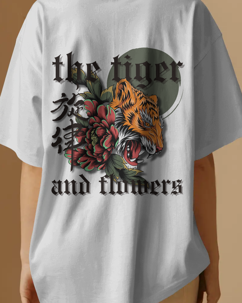 Tiger and Flowers - Oversize T-Shirt