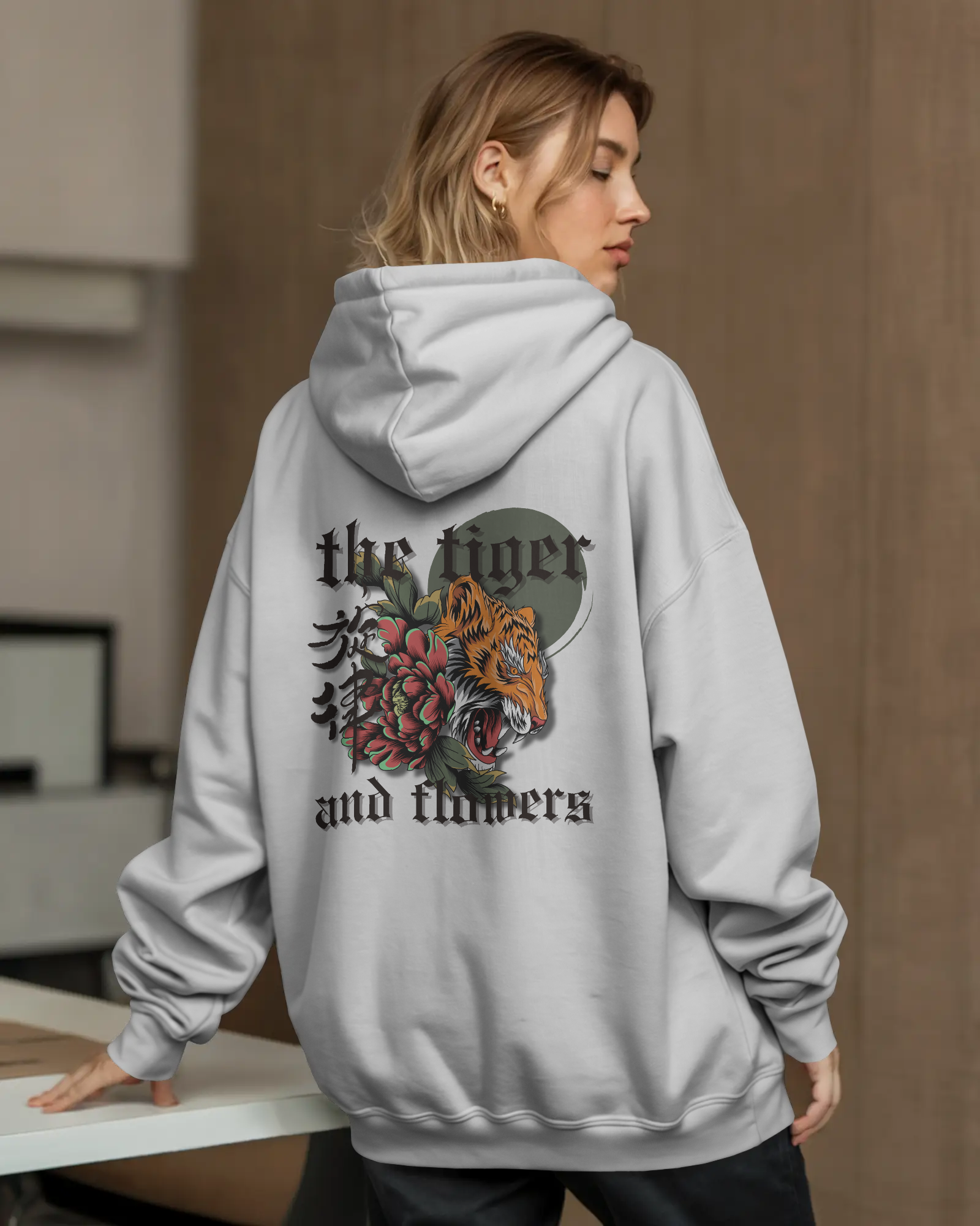 Tiger and Flowers – Oversize Hoodie
