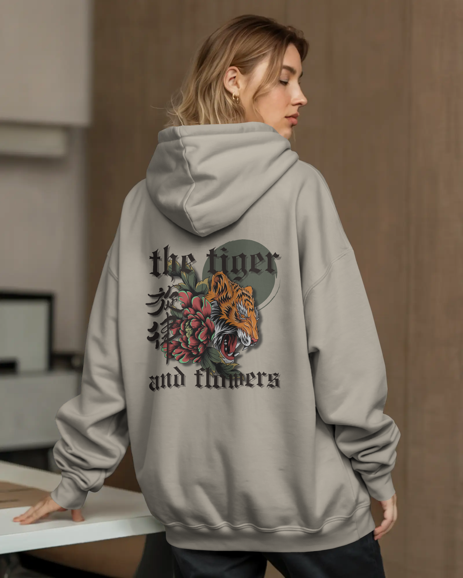Tiger and Flowers – Oversize Hoodie