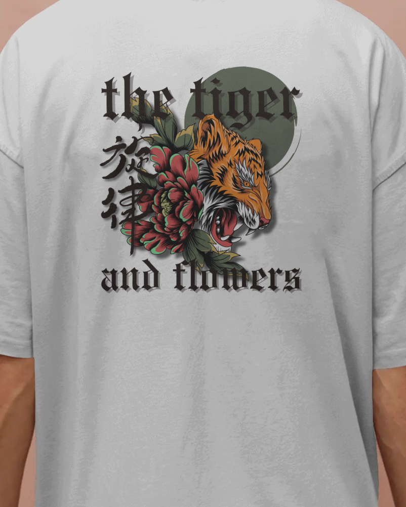 Tiger and Flowers - Oversize T-Shirt