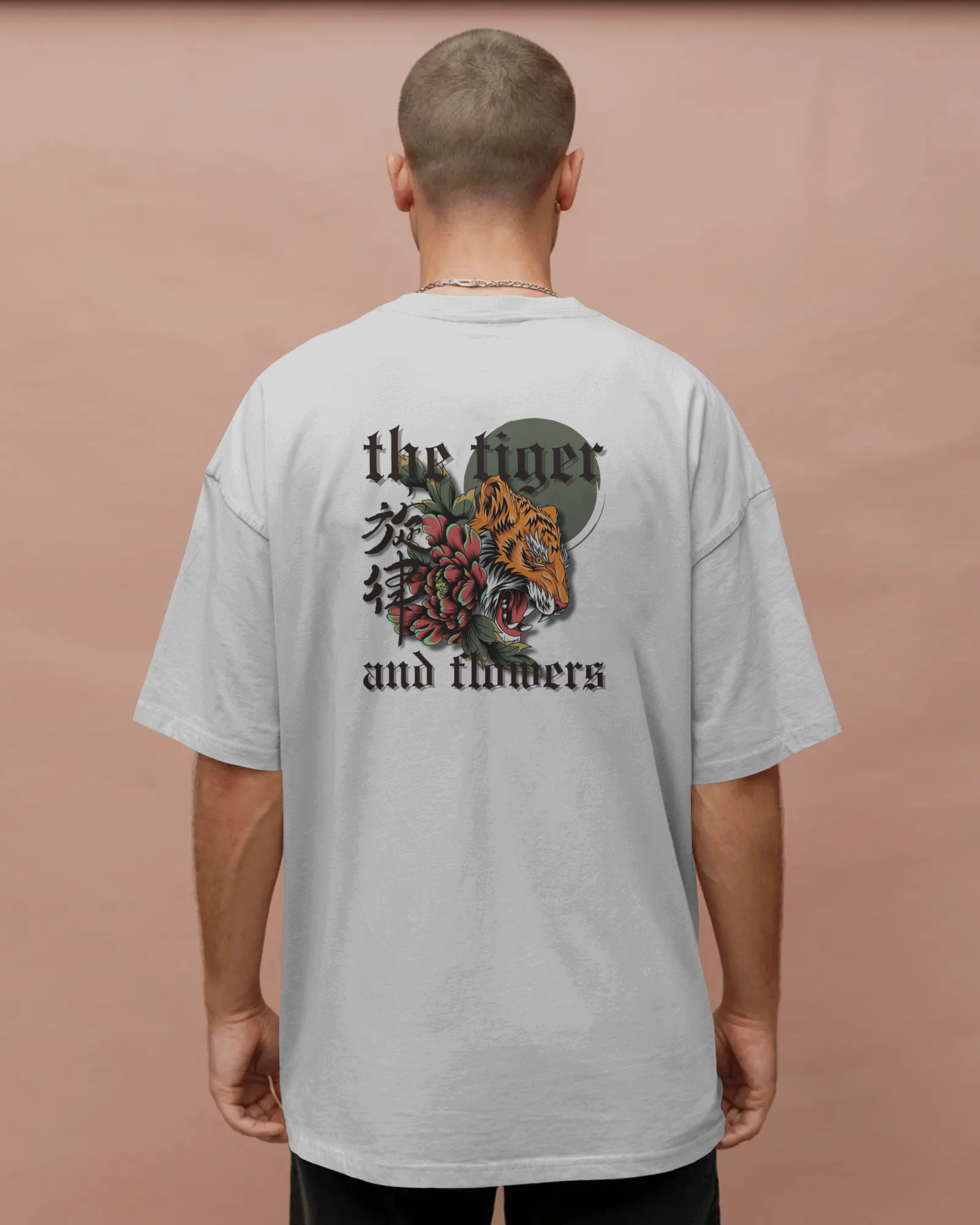 Tiger and Flowers - Oversize T-Shirt