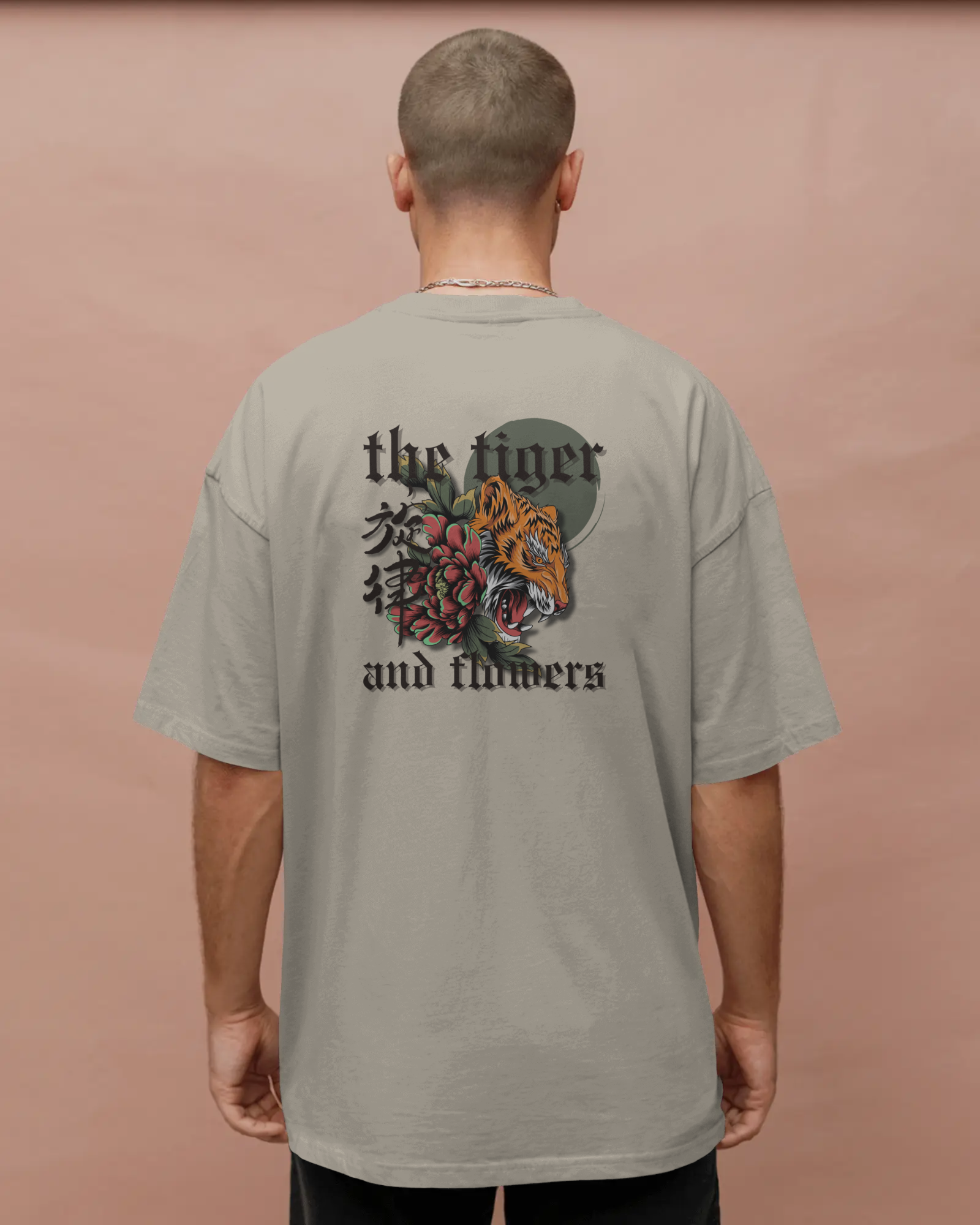 Tiger and Flowers - Oversize T-Shirt