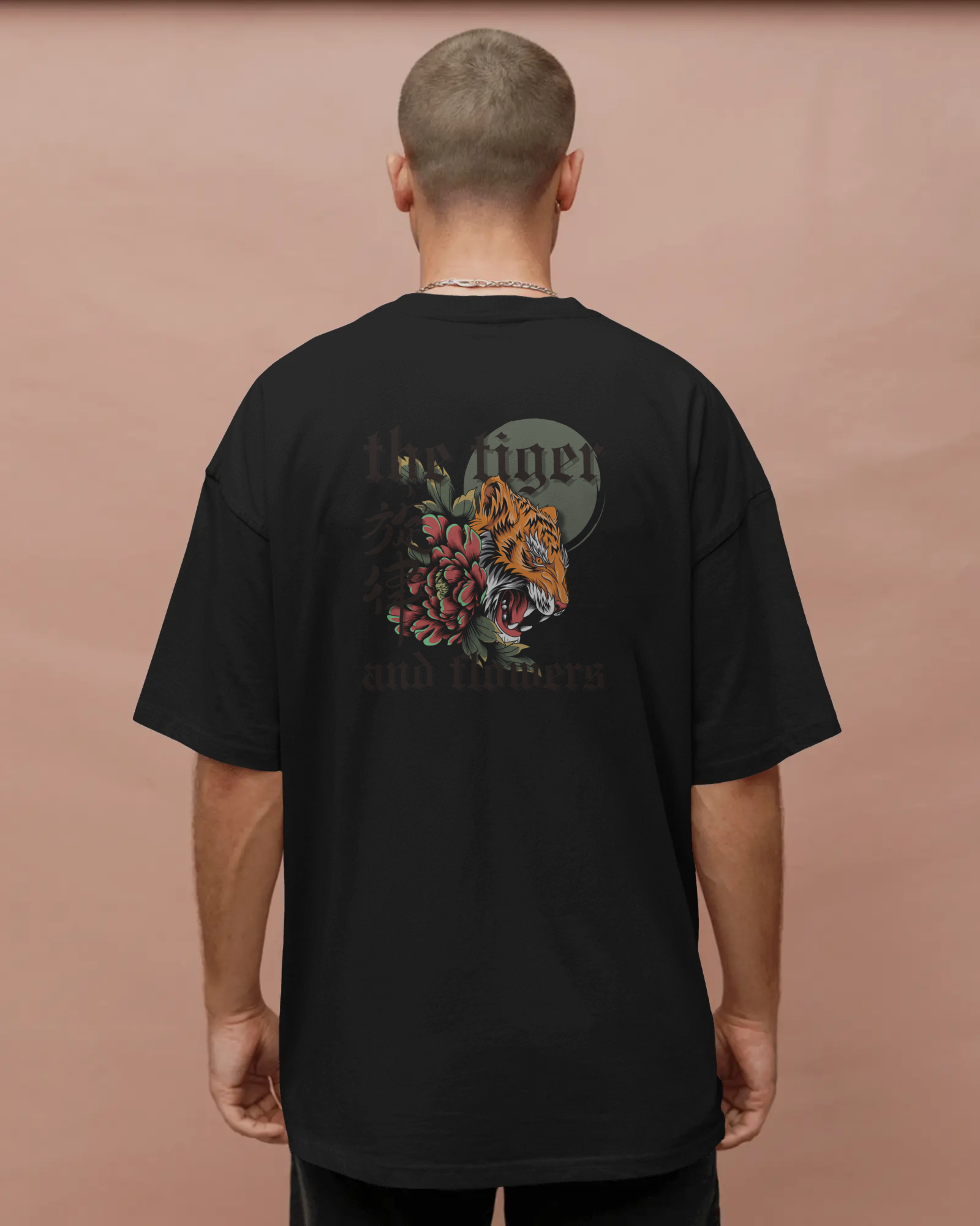 Tiger and Flowers - Oversize T-Shirt